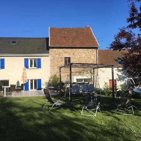 Semesterbostad Le Village Cache Le Mayet-de-Montagne