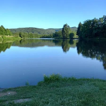 Le Village Cache * Le Mayet-de-Montagne