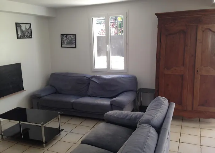 Le Village Cache Le Mayet-de-Montagne