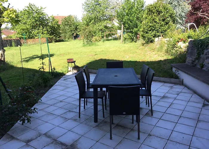 Le Village Cache * Le Mayet-de-Montagne